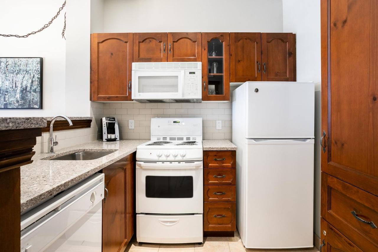 One-Bedroom Apartment,747398432:JPEG